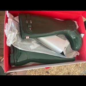 Brand new size 8 Hunter Tall Green gloss Rain boots